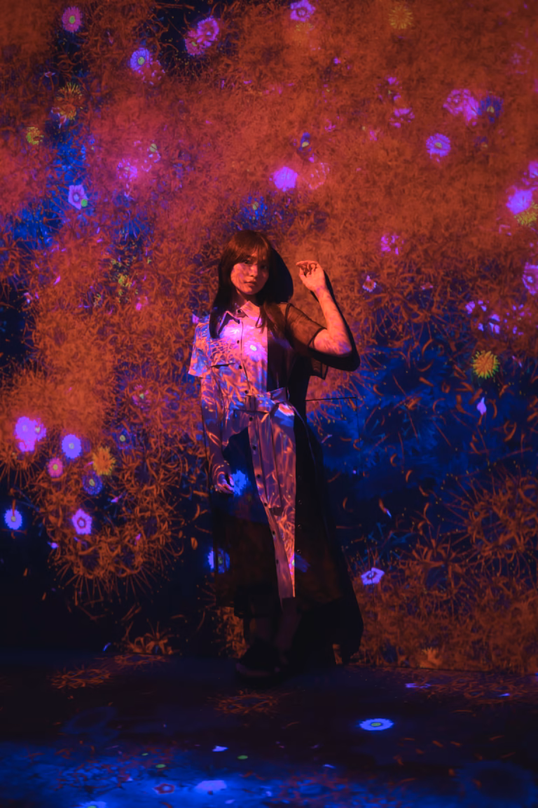 梅山涼 teamLab Borderless ポートレート 002