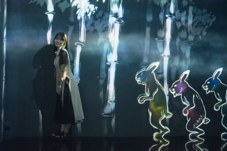 梅山涼 teamLab Borderless ポートレート 006