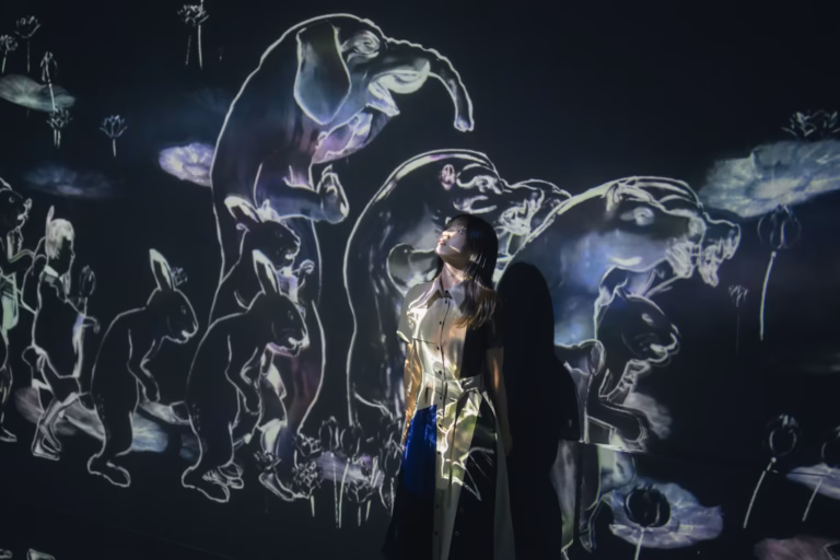 梅山涼 teamLab Borderless ポートレート 010