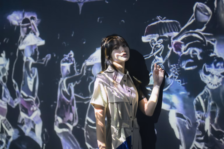 梅山涼 teamLab Borderless ポートレート 012