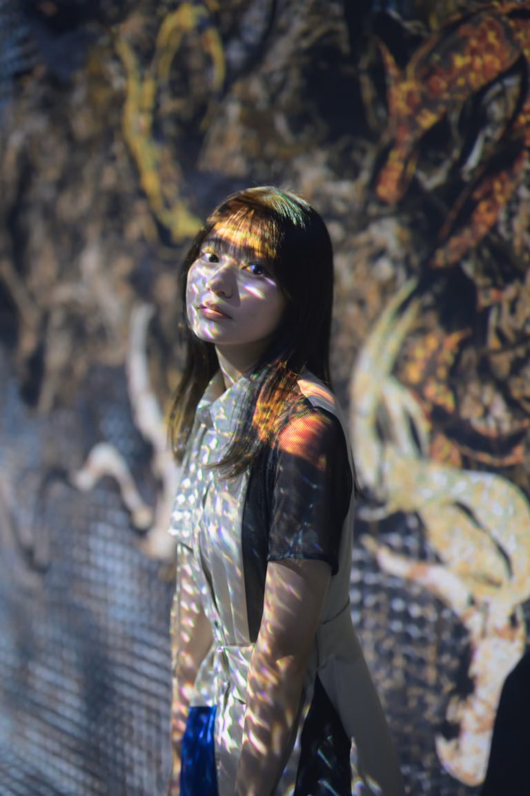梅山涼 teamLab Borderless ポートレート 014