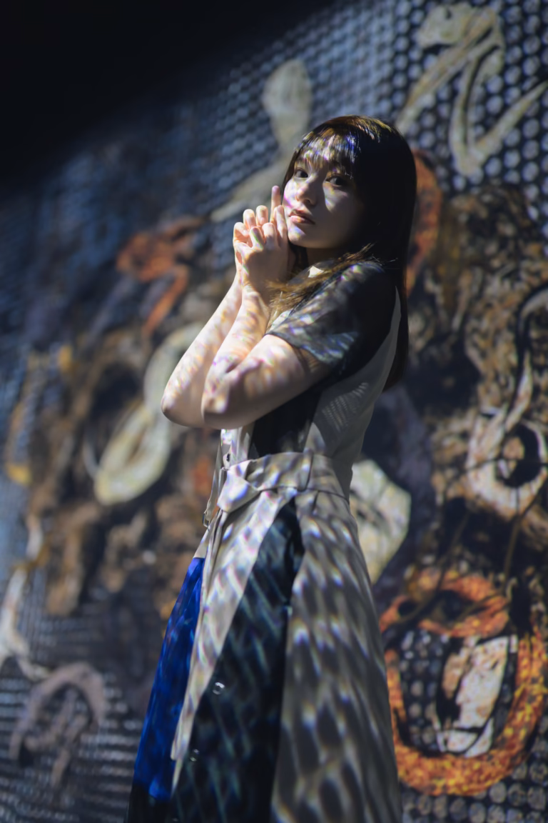 梅山涼 teamLab Borderless ポートレート 015