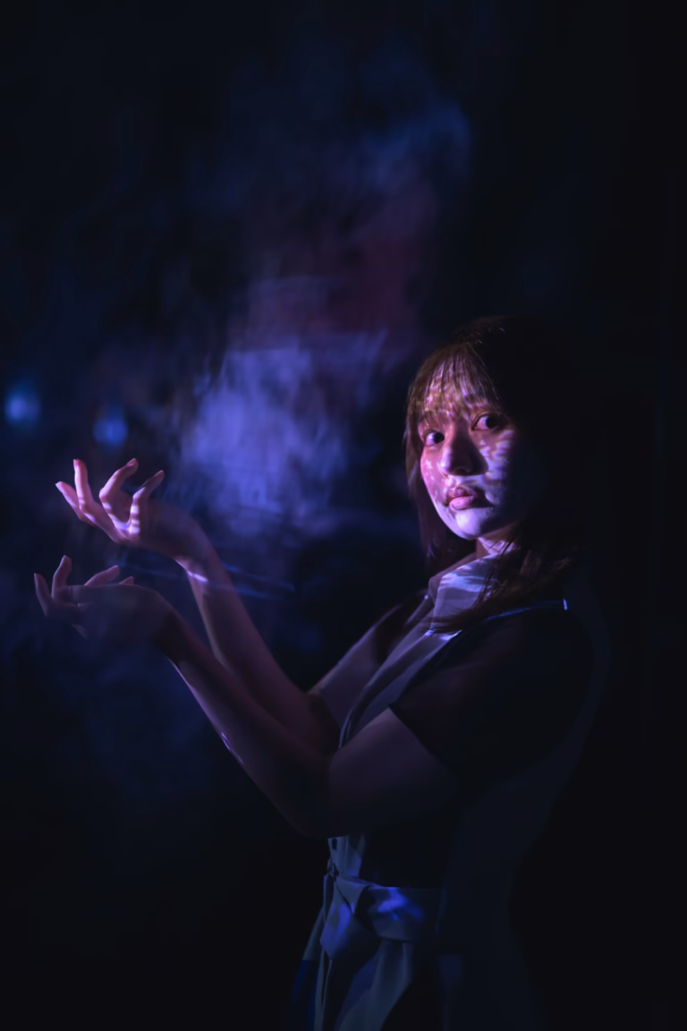 梅山涼 teamLab Borderless ポートレート 020