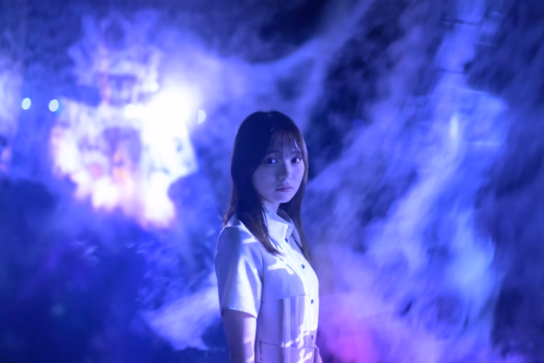 梅山涼 teamLab Borderless ポートレート 023