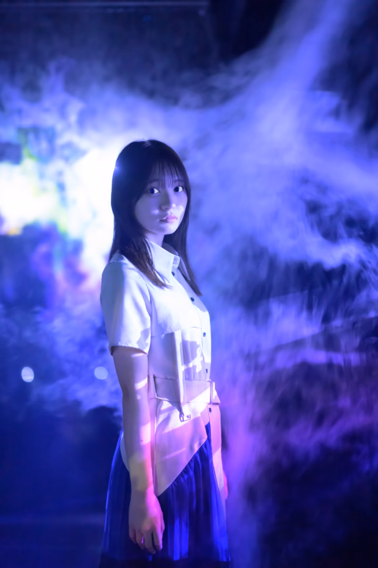 梅山涼 teamLab Borderless ポートレート 024