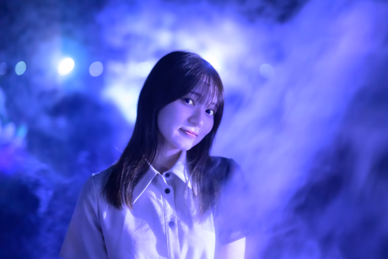 梅山涼 teamLab Borderless ポートレート 026