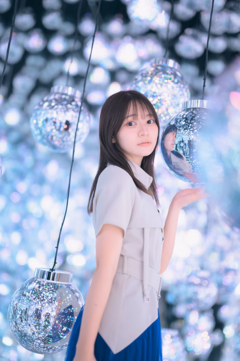 梅山涼 teamLab Borderless ポートレート 032