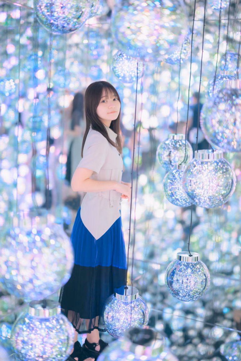 梅山涼 teamLab Borderless ポートレート 040