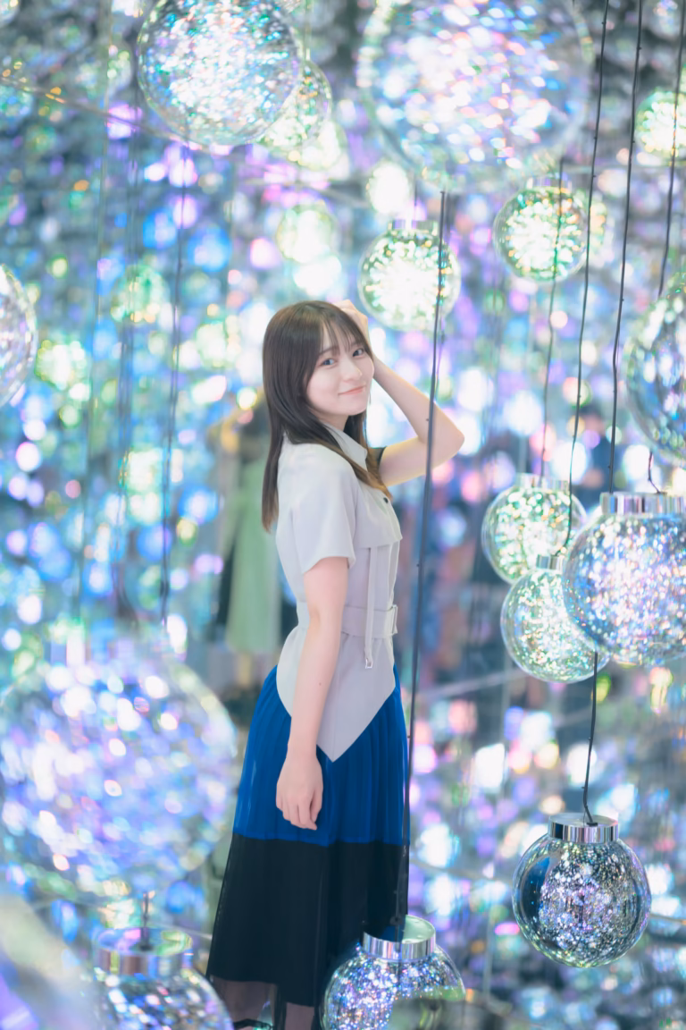 梅山涼 teamLab Borderless ポートレート 041