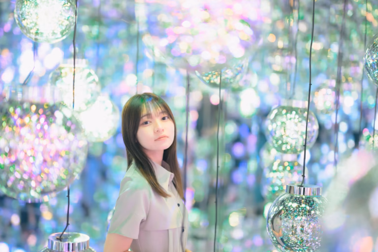 梅山涼 teamLab Borderless ポートレート 042