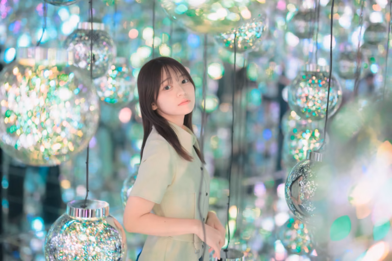 梅山涼 teamLab Borderless ポートレート 043