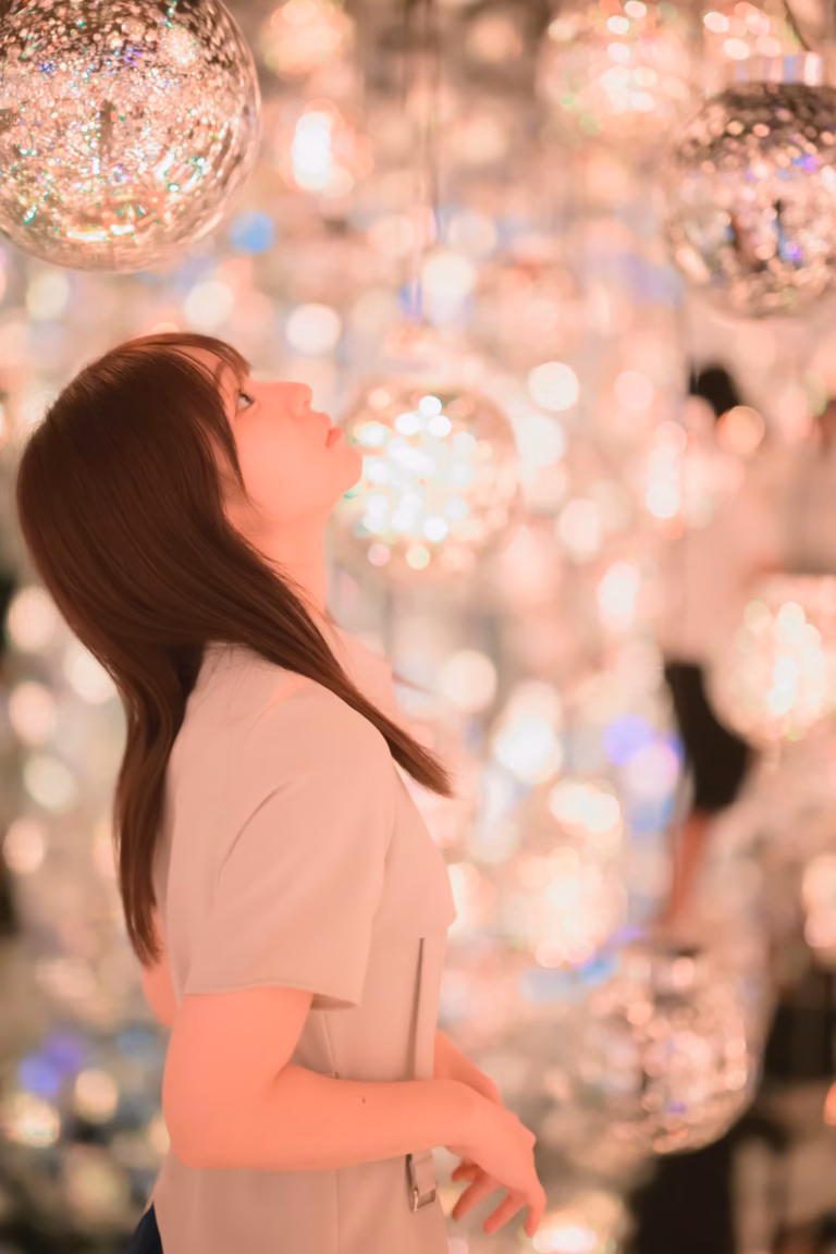 梅山涼 teamLab Borderless ポートレート 048