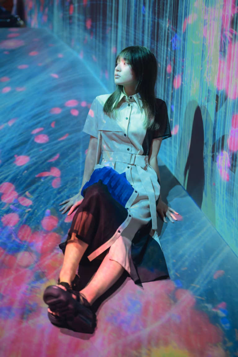 梅山涼 teamLab Borderless ポートレート 053