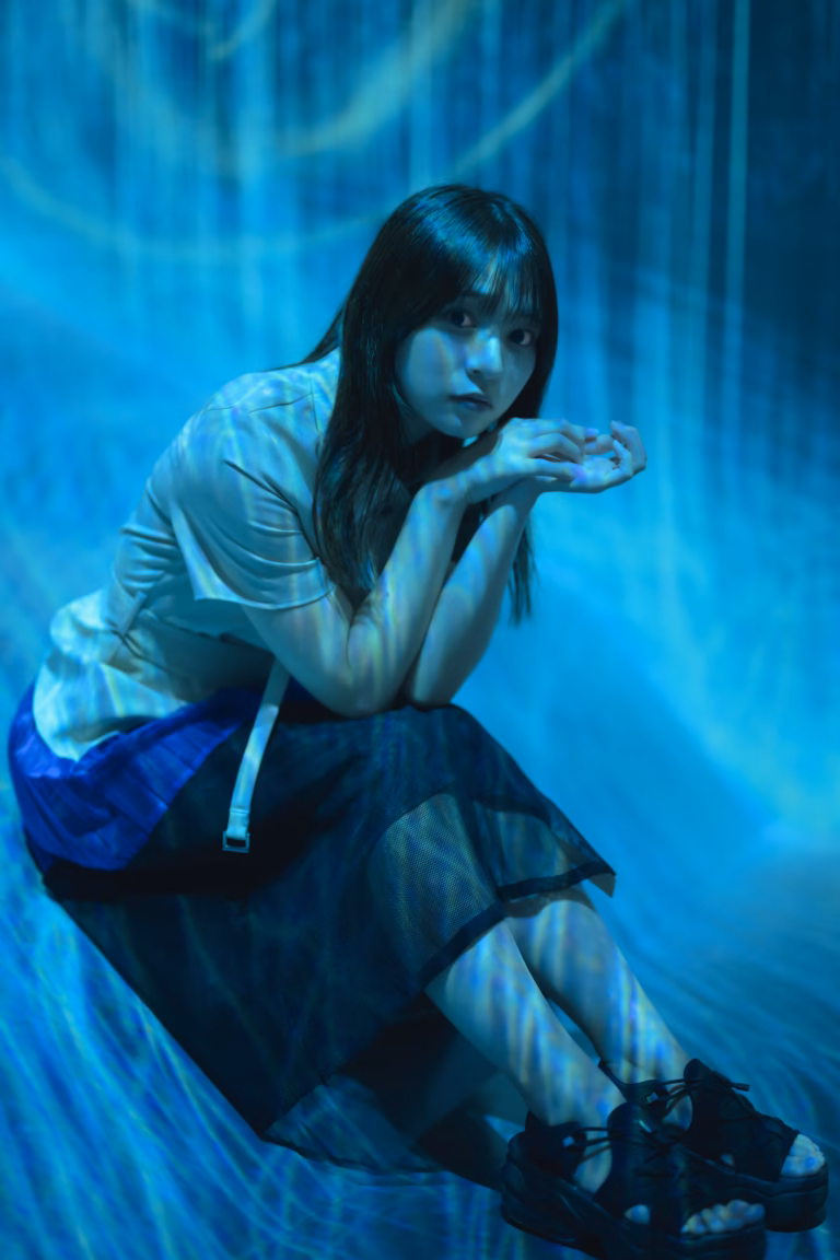 梅山涼 teamLab Borderless ポートレート 056