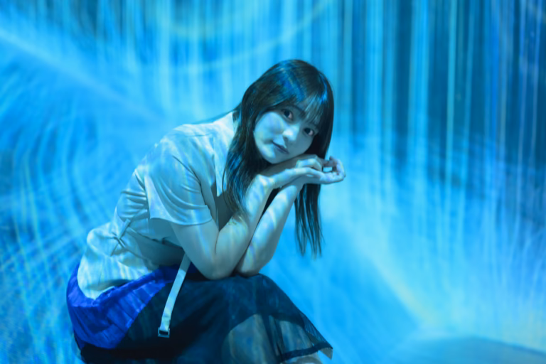 梅山涼 teamLab Borderless ポートレート 057