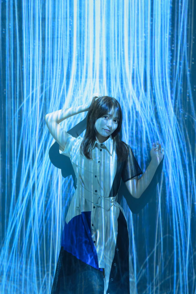 梅山涼 teamLab Borderless ポートレート 059