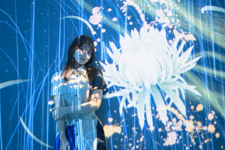 梅山涼 teamLab Borderless ポートレート 060