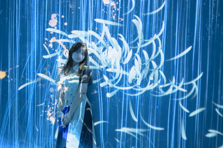 梅山涼 teamLab Borderless ポートレート 061