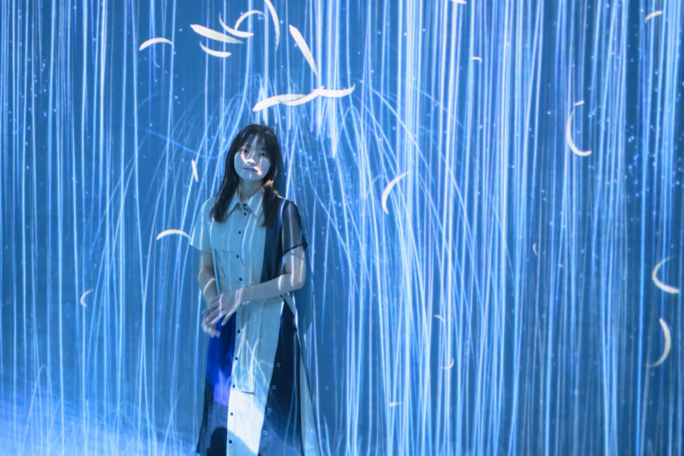 梅山涼 teamLab Borderless ポートレート 062