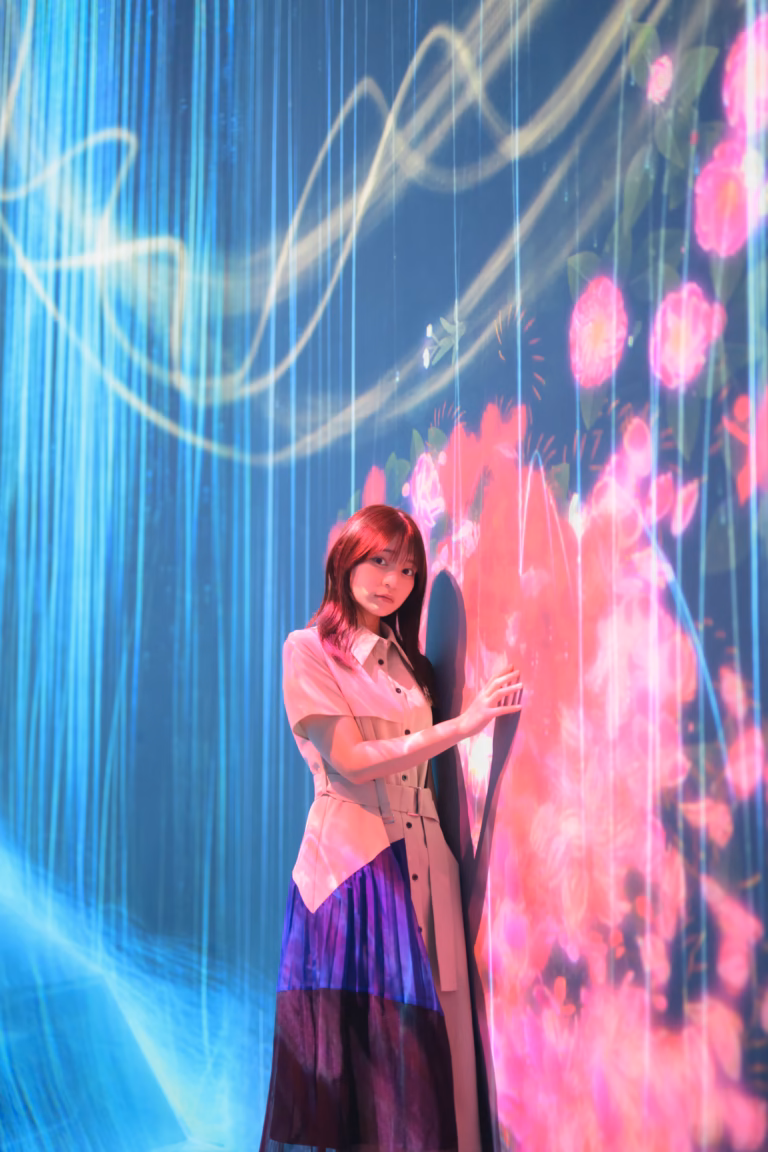 梅山涼 teamLab Borderless ポートレート 063