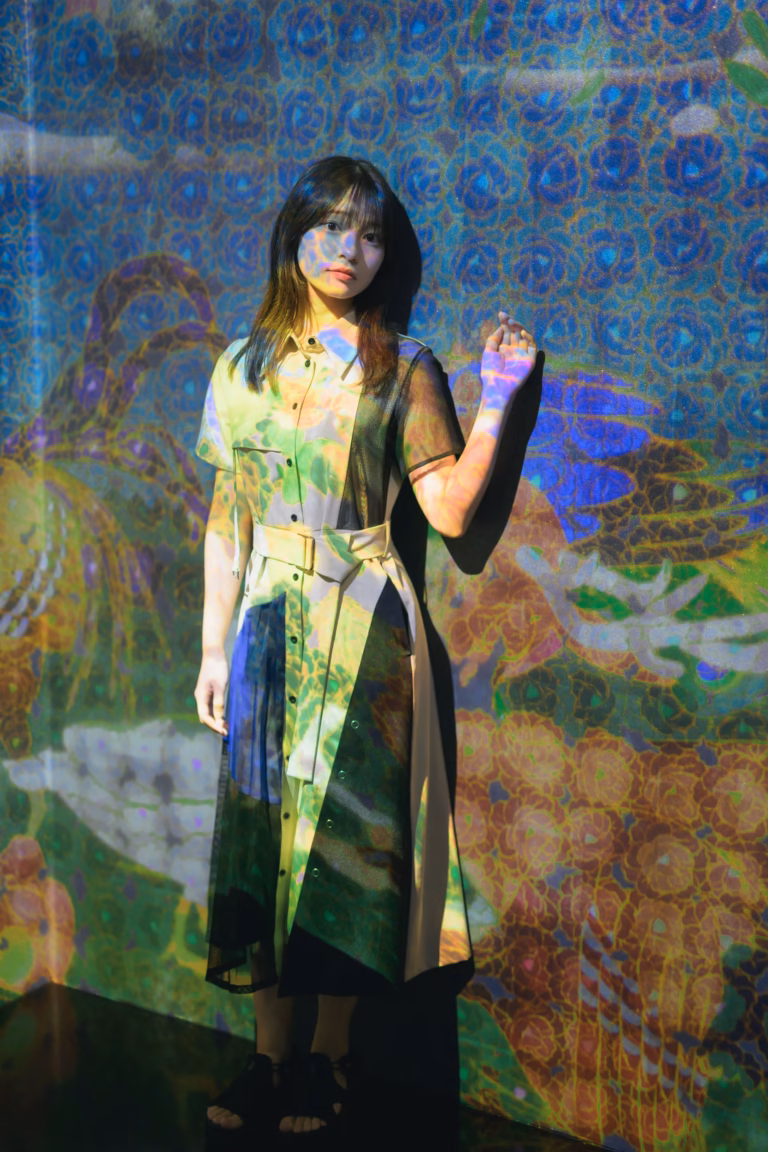 梅山涼 teamLab Borderless ポートレート 064
