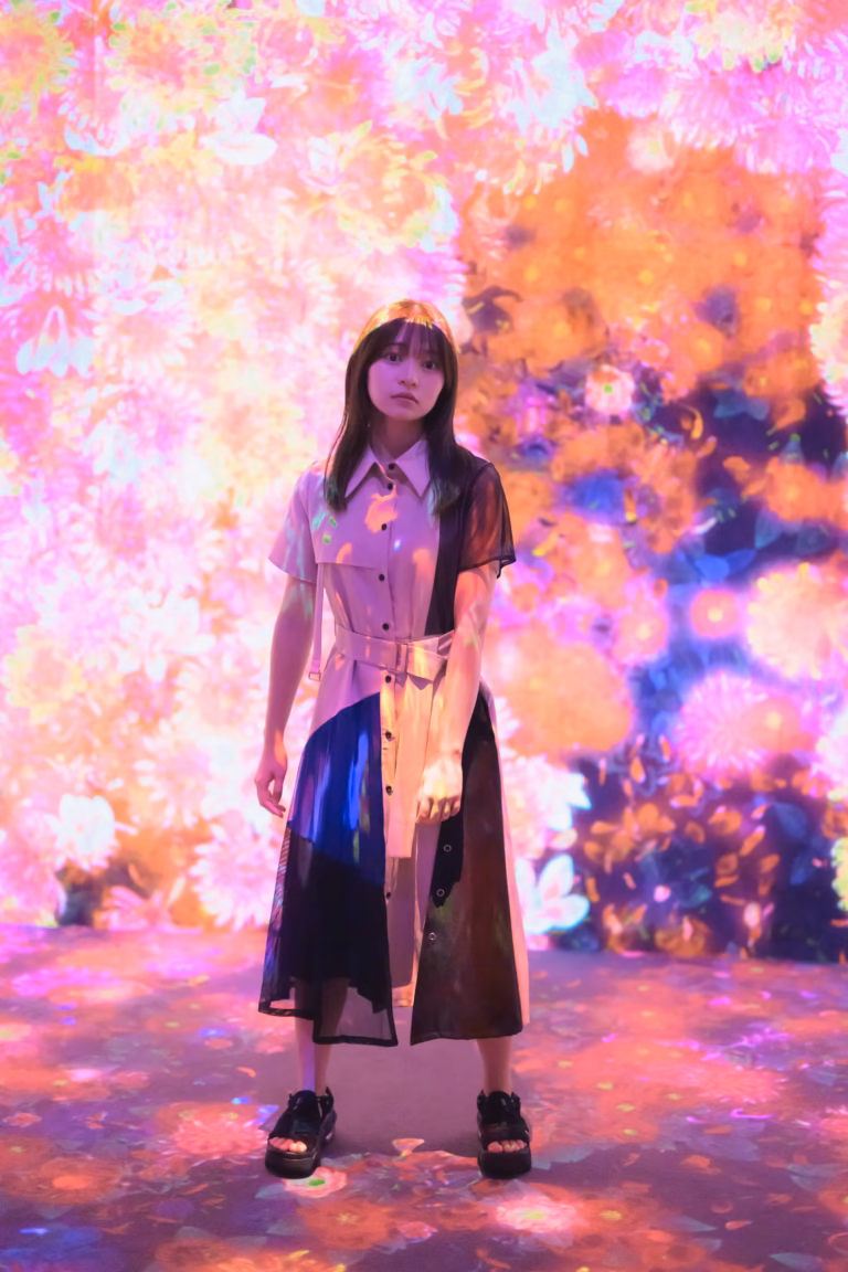 梅山涼 teamLab Borderless ポートレート 065