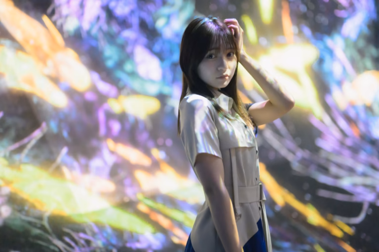 梅山涼 teamLab Borderless ポートレート 073