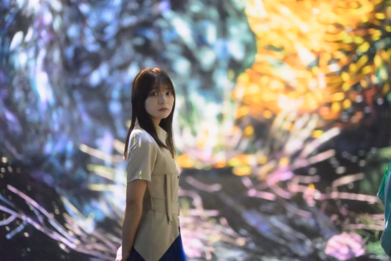 梅山涼 teamLab Borderless ポートレート 074