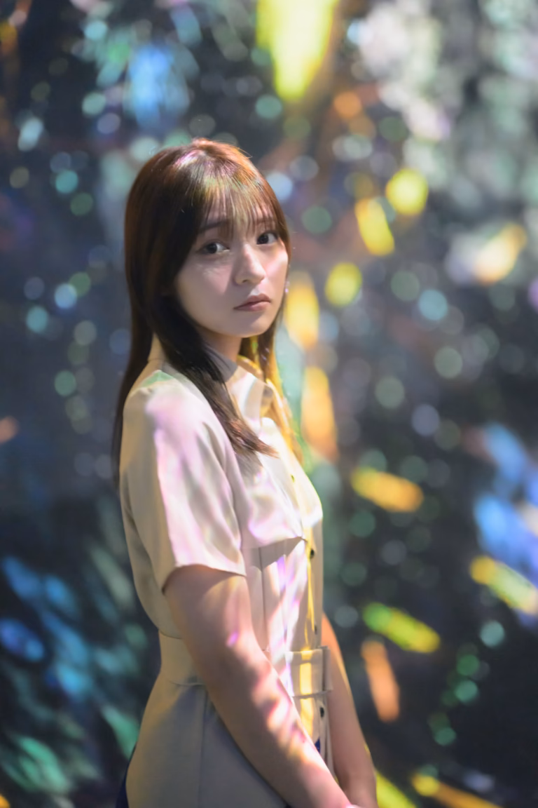 梅山涼 teamLab Borderless ポートレート 076