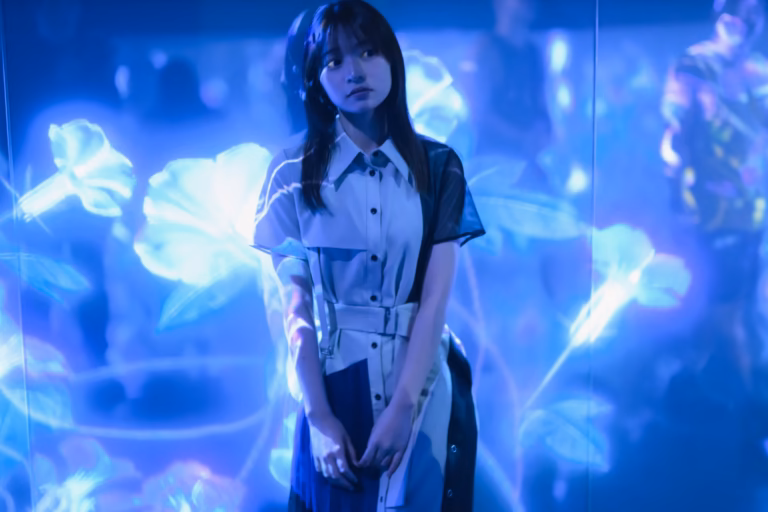 梅山涼 teamLab Borderless ポートレート 077