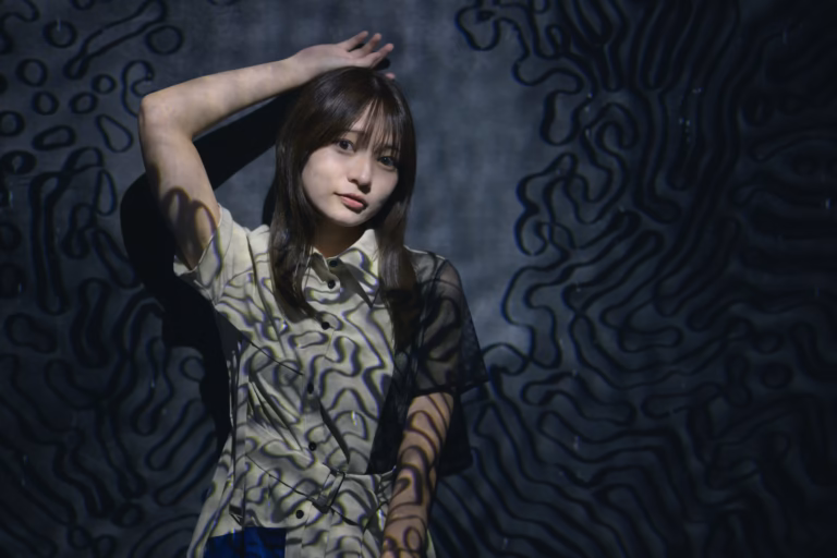 梅山涼 teamLab Borderless ポートレート 080