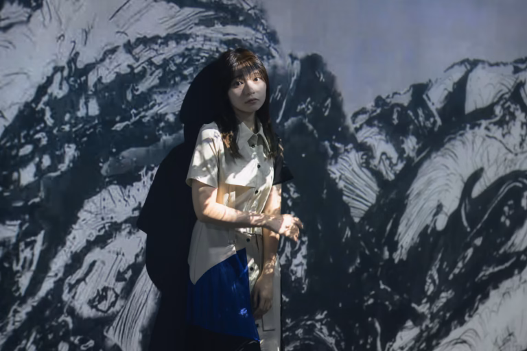 梅山涼 teamLab Borderless ポートレート 084